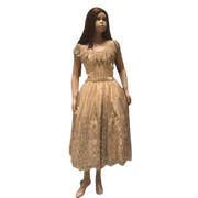 فستان اطفال (بناتي) قصير
ذري /جليتر لمعة اللون بيج /ذهبي اكمام كت (يمكن تركيب اكمام) متوفر للاستلام الفوري او التوصيل (التوصيل مجاني للمشتريات الاونلاين).